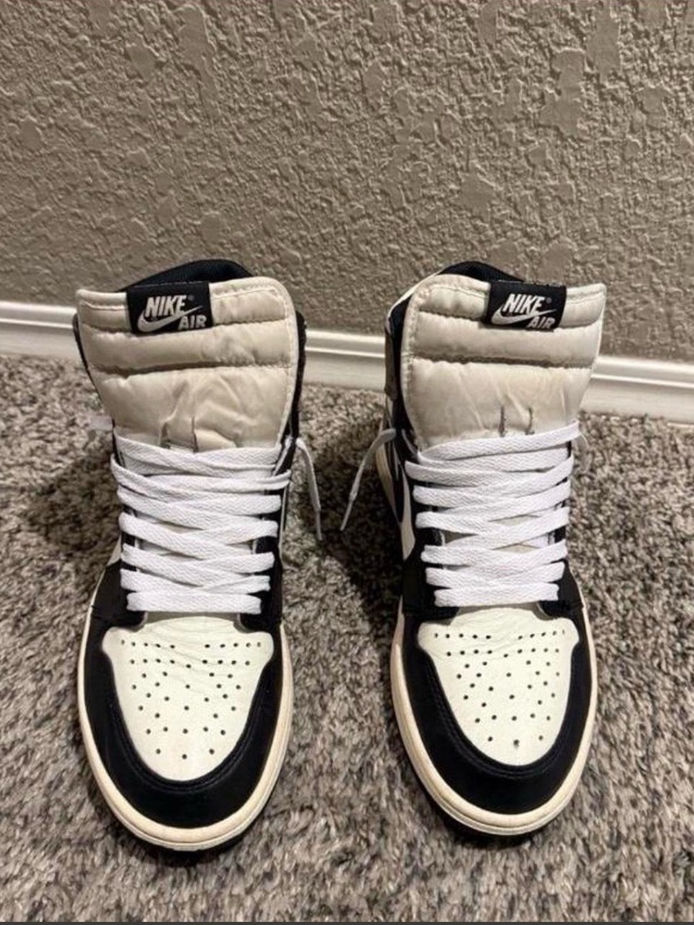 Nike Air Jordan 1 Men's Size 9 Dark Mocha
Retro High OG Sneakers